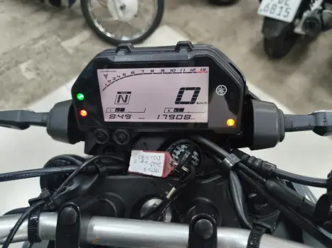 YAMAHA MT-03 300 ABS, Foto 10