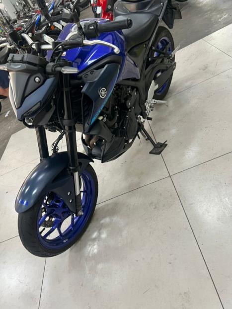 YAMAHA MT-03 300 ABS, Foto 4