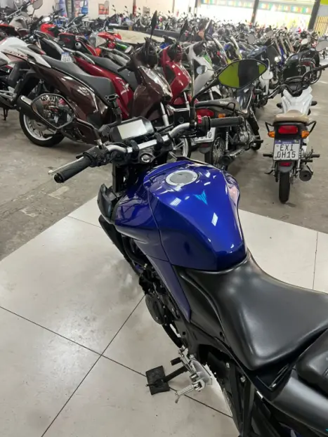 YAMAHA MT-03 300 ABS, Foto 13