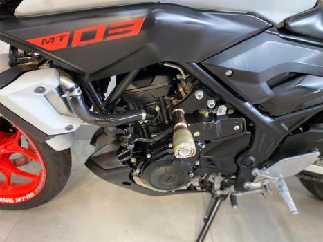 YAMAHA MT-03 300 ABS, Foto 11