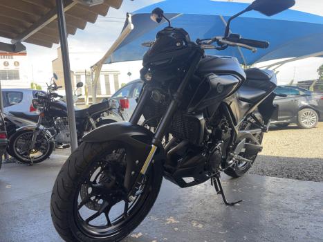 YAMAHA MT-03 300 ABS, Foto 3
