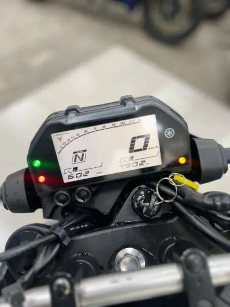 YAMAHA MT-03 300 ABS, Foto 2