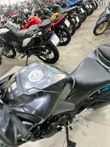 YAMAHA MT-03 300 ABS, Foto 4