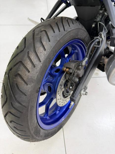 YAMAHA MT-03 300 ABS, Foto 2