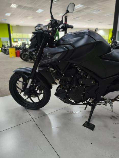 YAMAHA MT-03 300 ABS, Foto 9