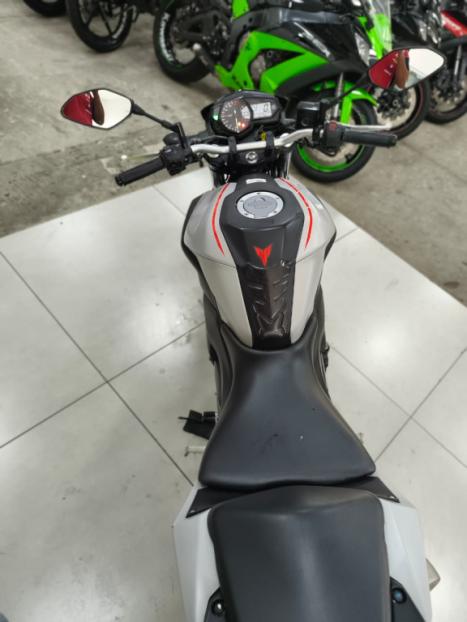 YAMAHA MT-03 300 ABS, Foto 6