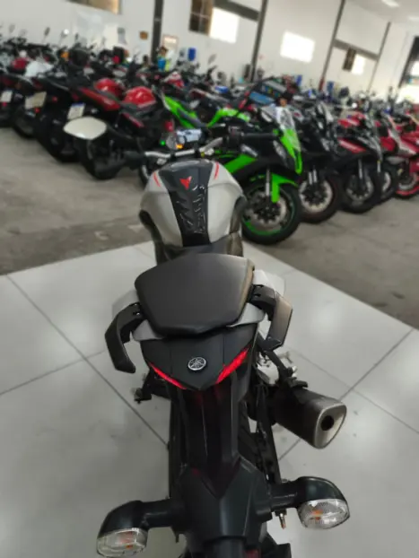 YAMAHA MT-03 300 ABS, Foto 11