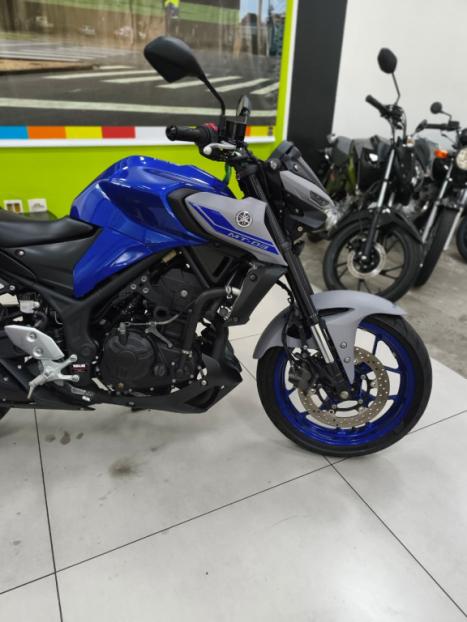 YAMAHA MT-03 300 ABS, Foto 3