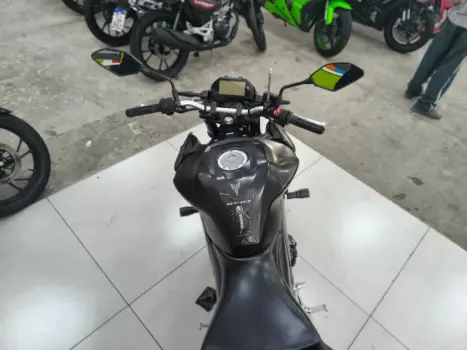 YAMAHA MT-03 300 ABS, Foto 10