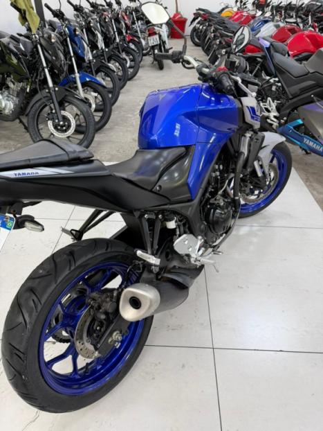 YAMAHA MT-03 300 ABS, Foto 3