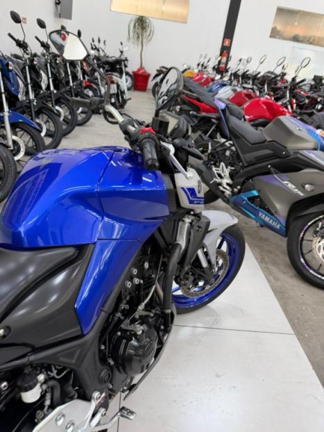 YAMAHA MT-03 300 ABS, Foto 4