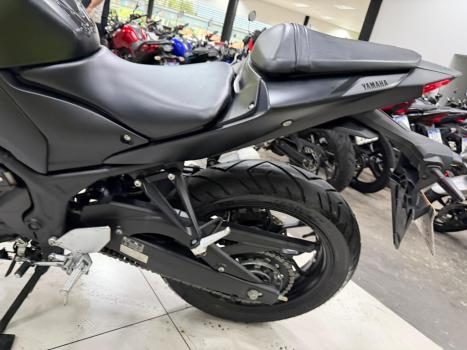 YAMAHA MT-03 300 ABS, Foto 2