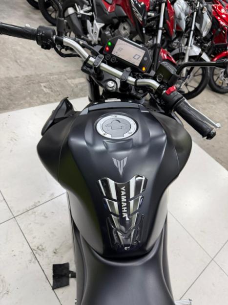 YAMAHA MT-03 300 ABS, Foto 10