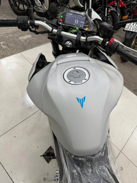 YAMAHA MT-03 300 ABS, Foto 2