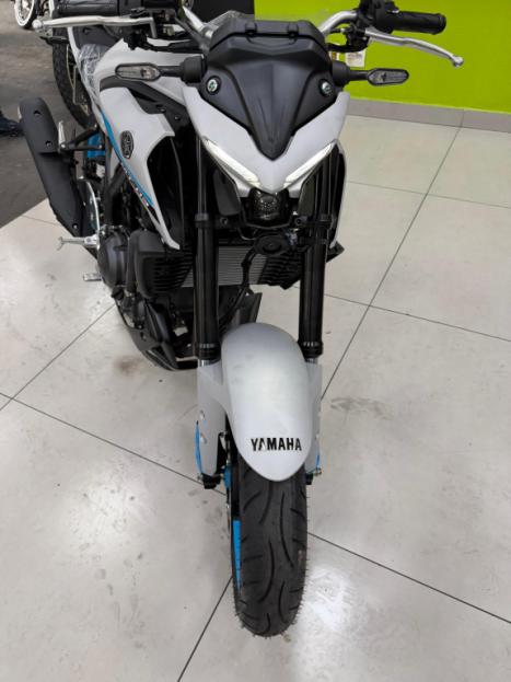 YAMAHA MT-03 300 ABS, Foto 3