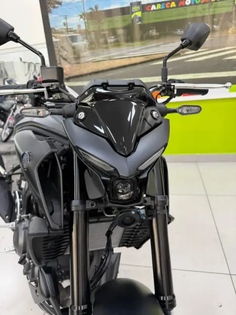 YAMAHA MT-03 300 ABS, Foto 3
