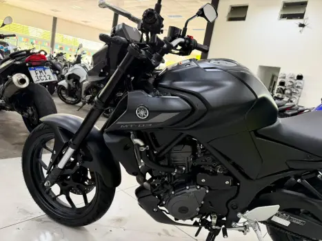 YAMAHA MT-03 300 ABS, Foto 8