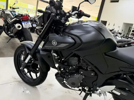YAMAHA MT-03 300 ABS, Foto 11