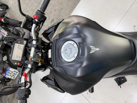 YAMAHA MT-03 300 ABS, Foto 3