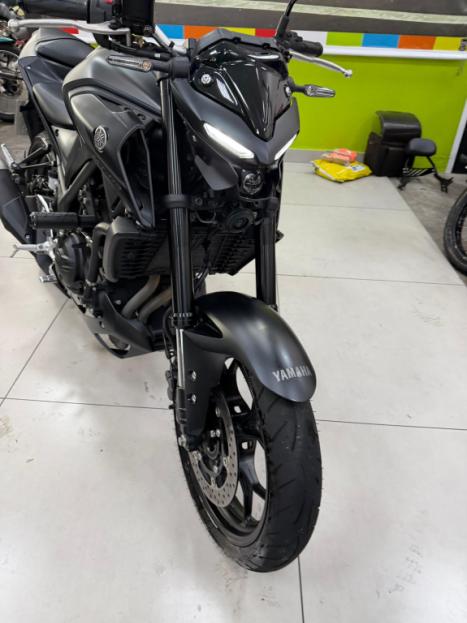 YAMAHA MT-03 300 ABS, Foto 4