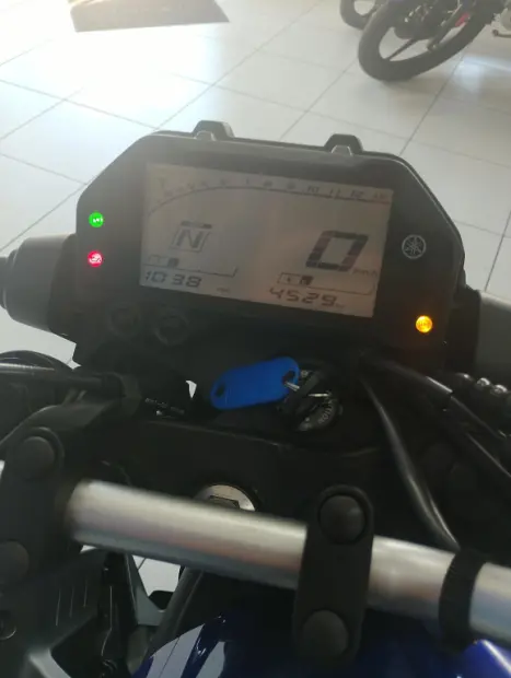 YAMAHA MT-03 300 ABS, Foto 4