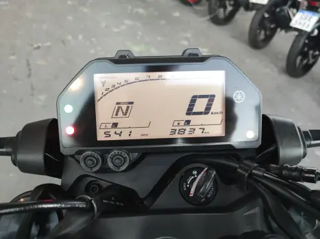 YAMAHA MT-03 300 ABS, Foto 2
