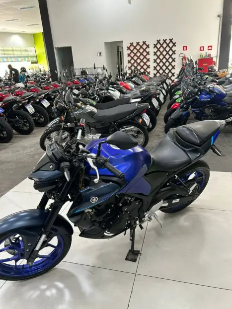YAMAHA MT-03 300 ABS, Foto 2