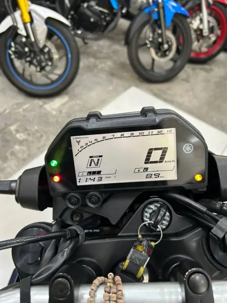 YAMAHA MT-03 300 ABS, Foto 3