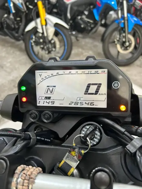YAMAHA MT-03 300 ABS, Foto 9