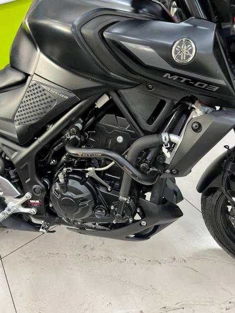 YAMAHA MT-03 300 ABS, Foto 4