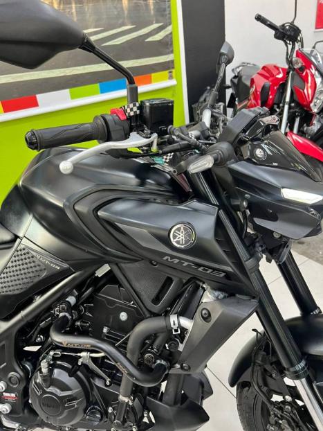 YAMAHA MT-03 300 ABS, Foto 6