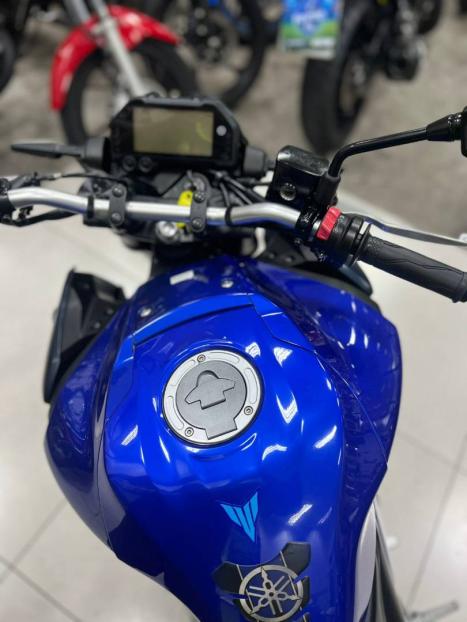 YAMAHA MT-03 300 ABS, Foto 3