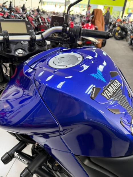 YAMAHA MT-03 300 ABS, Foto 3