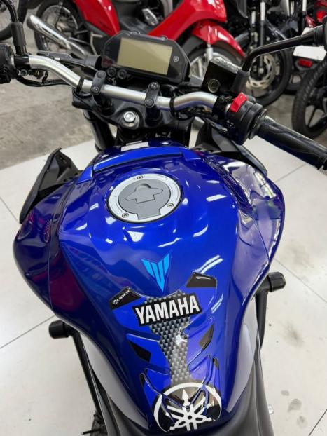 YAMAHA MT-03 300 ABS, Foto 10
