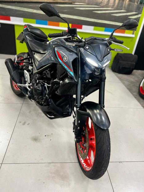 YAMAHA MT-03 300 ABS, Foto 2