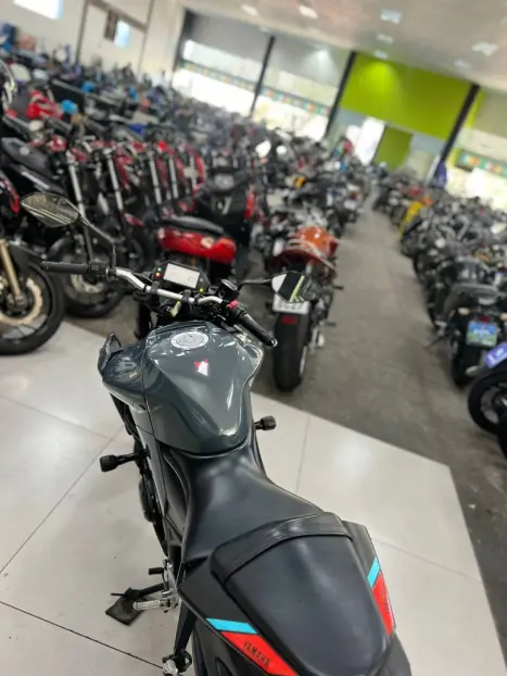 YAMAHA MT-03 300 ABS, Foto 4