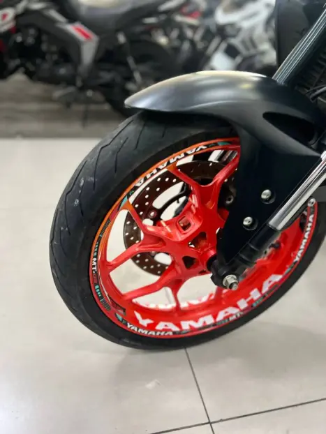 YAMAHA MT-03 300 ABS, Foto 6