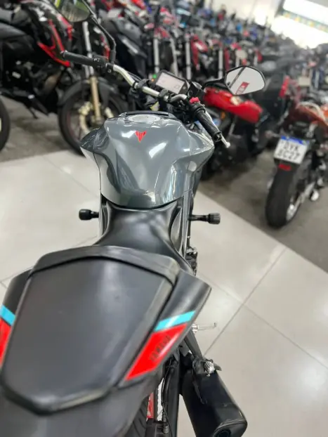 YAMAHA MT-03 300 ABS, Foto 12