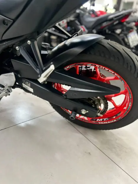 YAMAHA MT-03 300 ABS, Foto 13