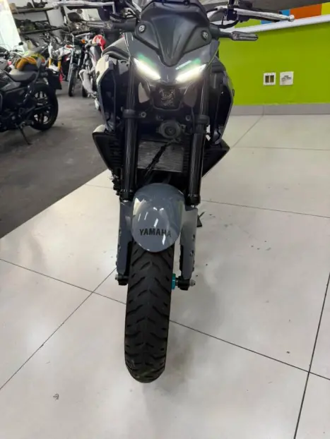 YAMAHA MT-03 300 ABS, Foto 10