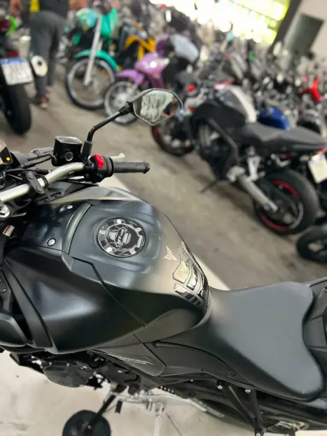 YAMAHA MT-03 300 ABS, Foto 9