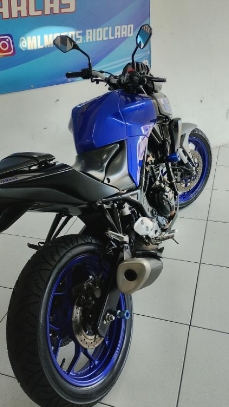YAMAHA MT-03 300 ABS, Foto 2