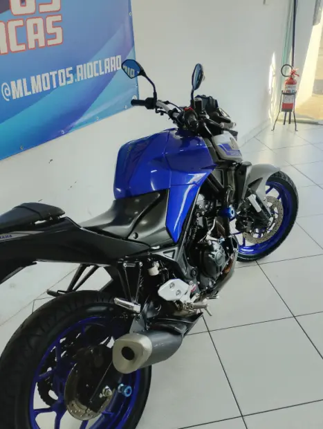 YAMAHA MT-03 300 ABS, Foto 3