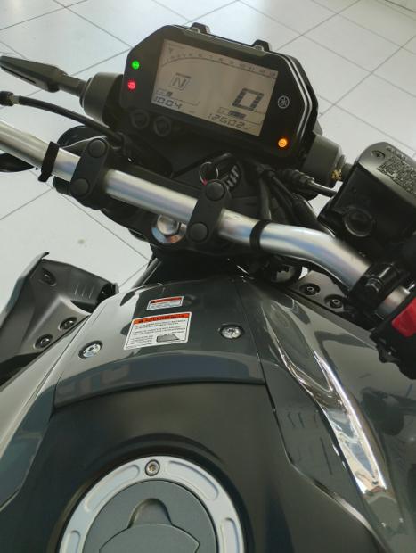 YAMAHA MT-03 300 ABS, Foto 3