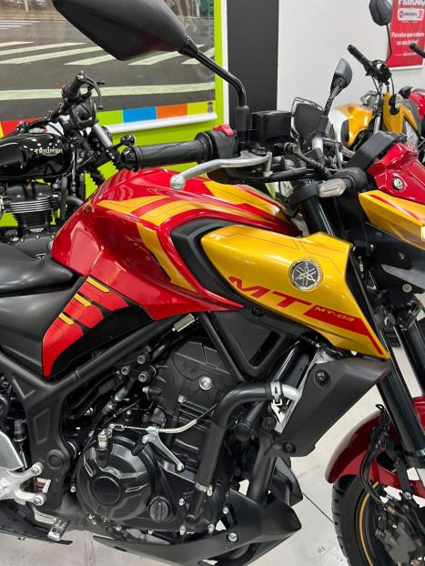 YAMAHA MT-03 300 ABS, Foto 2