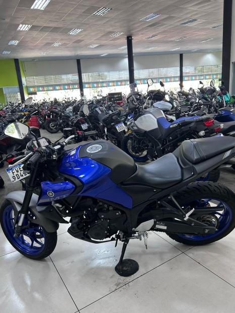 YAMAHA MT-03 300 ABS, Foto 2