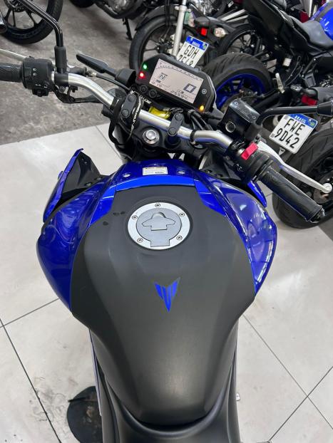 YAMAHA MT-03 300 ABS, Foto 3