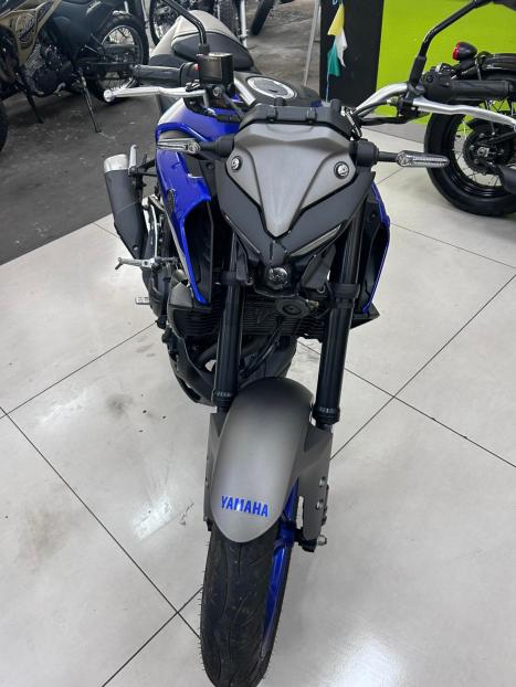 YAMAHA MT-03 300 ABS, Foto 4