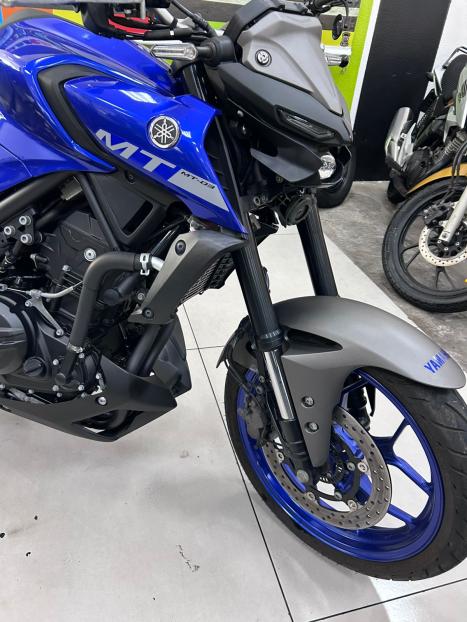 YAMAHA MT-03 300 ABS, Foto 6