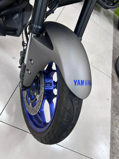 YAMAHA MT-03 300 ABS, Foto 8